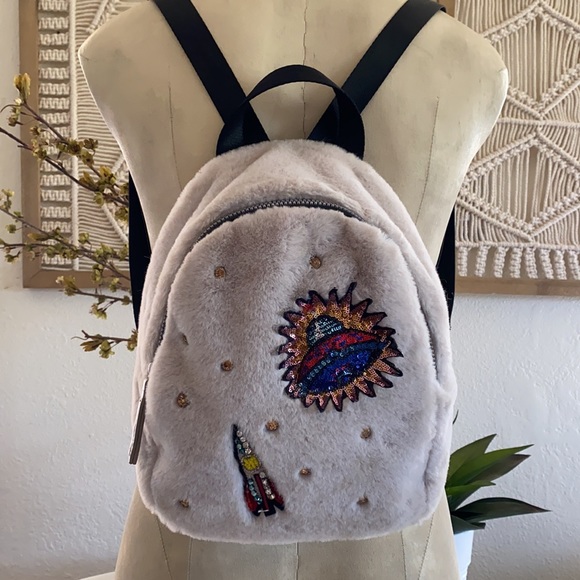 ❤️ Hannah Banana Furry Rocket Crystal Backpack - Picture 3 of 8